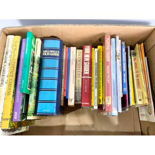 110 - TRAY OF VARIOUS BOOKS & BOOKLETS INC VINTAGE REFERENCE