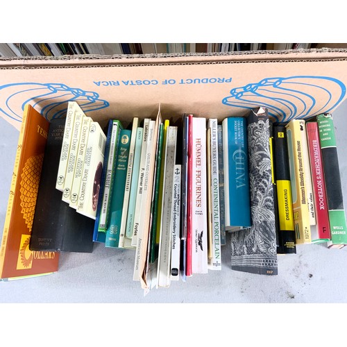 110 - TRAY OF VARIOUS BOOKS & BOOKLETS INC VINTAGE REFERENCE