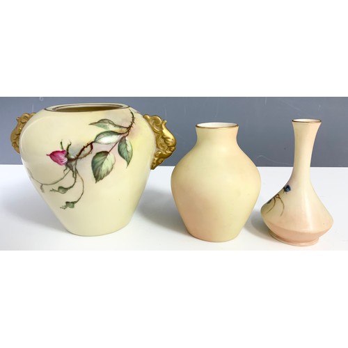 169 - 3 LOCKE & CO WORCESTER VASES DECORATED WITH HAND PAINTED FLORAL SPLAYS TALLEST 10cm