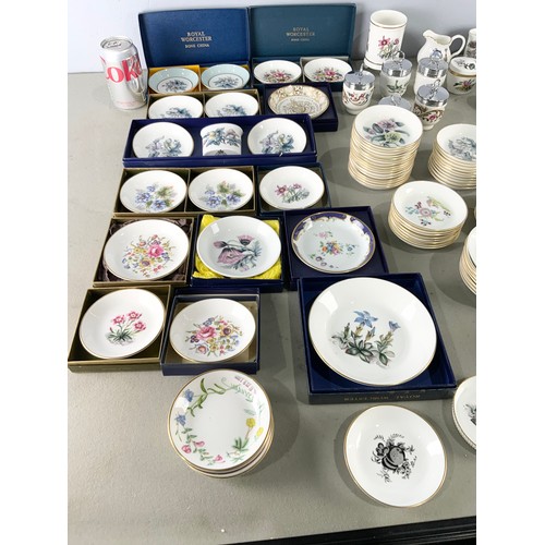 196 - LARGE QUANTITY OF ROYAL WORCESTER PIN DISHES, EGG CODDLERS, TOOTH PICK HOLDERS ETC SOME BOXED