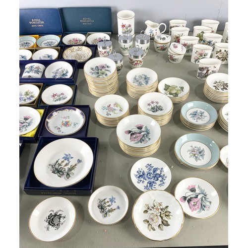 196 - LARGE QUANTITY OF ROYAL WORCESTER PIN DISHES, EGG CODDLERS, TOOTH PICK HOLDERS ETC SOME BOXED