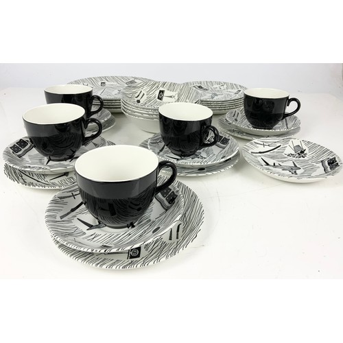 216 - RETRO BLACK AND WHITE HOMEMAKER DINNER SERVICE CIRCA 1960’S:
5 DINNER PLATES 25CM
6 TEA PLATES 20CM
... 