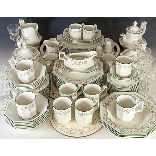 213 - A COMPLETE DINNER SERVICE AND GLASSES OF WITH 'ETERNAL BEAU' PATTERN