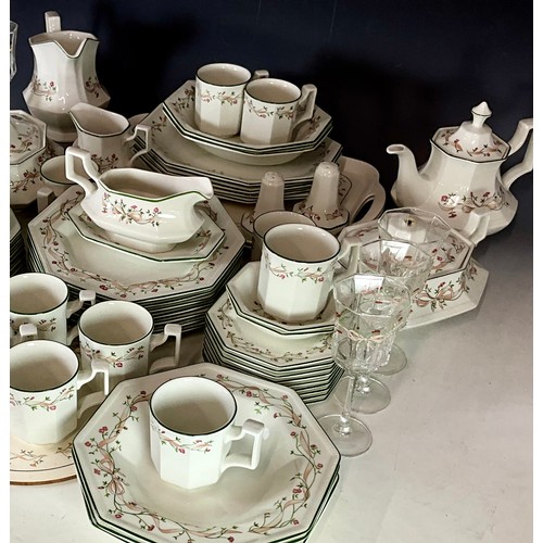 213 - A COMPLETE DINNER SERVICE AND GLASSES OF WITH 'ETERNAL BEAU' PATTERN