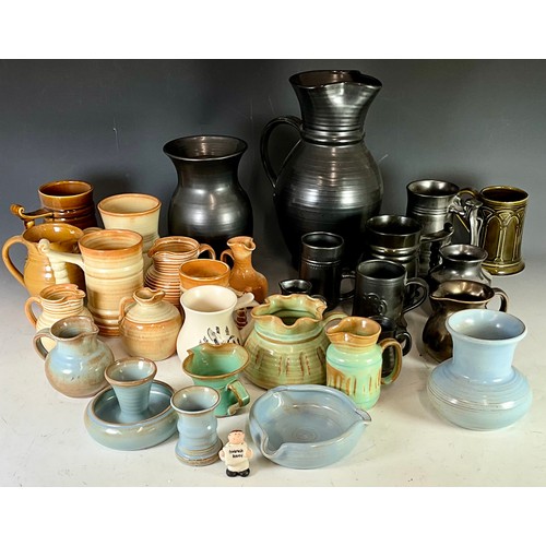 252 - COLLECTION OF PRINKNASH POTTERY WARE OF MOSTLY JUGS AND TANKARDS