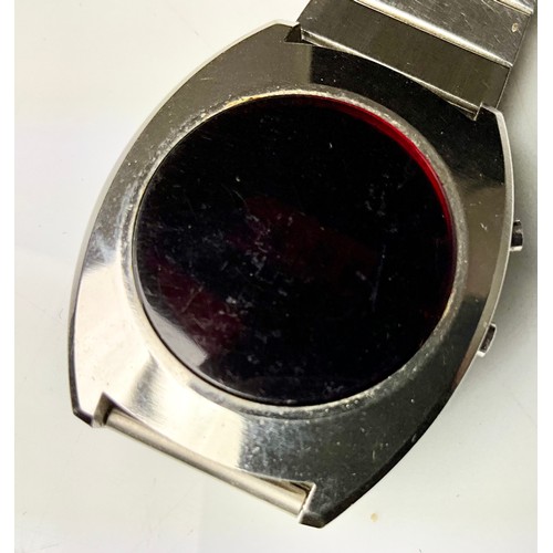 301 - A 1970’S LEGEND 19 JEWELS GENTS WRISTWATCH AND A VINTAGE DIGITAL WRISTWATCH WITH RED DISPLAY