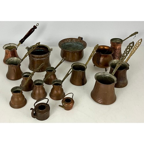 352 - COLLECTION OF COPPER MEASURING JUGS AND OTHER VESSELS