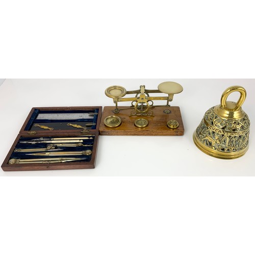 370 - BRASS LETTER SCALES, BRASS BELL AND DRAWING SET IN MAHOGANY CASE