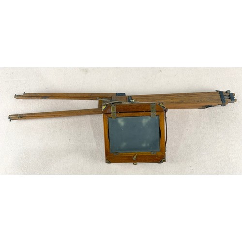 463 - FOLDING CAMERA WITH TRIPOD