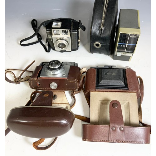 464 - A COLLECTION OF OLD CAMERAS INCLUDING AN ILFORD SPORTSMAN, A NETTAR ZEISS IKON AND A BROWNIE TWIN 20... 