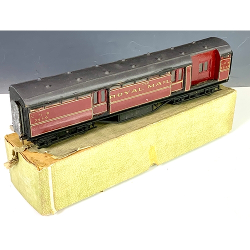 478 - 0 GAUGE MODEL RAILWAY COACH, A LMS GVIR ROYAL MAIL COACH, IN A BASSETT LOWKE RB COACH3RD B RAKE