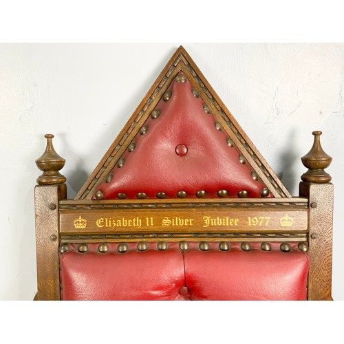 717 - A QUEEN ELIZABETH II SILVER JUBILEE 1977 CARVED OAK AND RED LEATHER THRONE CHAIR,NUMBERED 209 . 140c... 