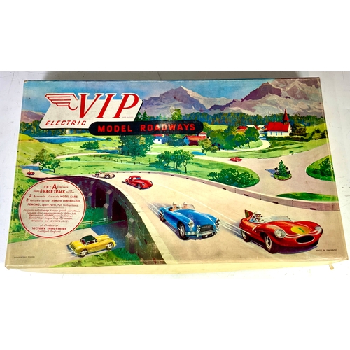 63 - VIP ELECTRIC MODEL ROADWAYS SET A FIGURE OF 8 RACE TRACK, VICTORY INDUSTRIES, WITH PAPERWORK