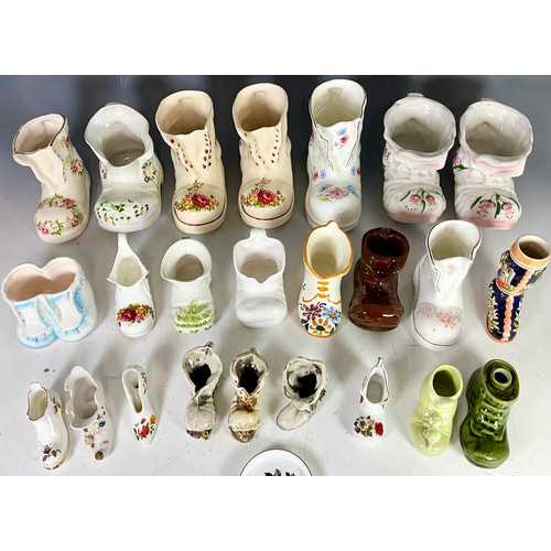 141 - COLLECTION OF CERAMIC AND PORCELAIN DECORATED BOOT VASES