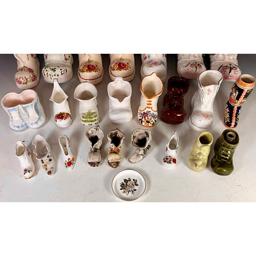 141 - COLLECTION OF CERAMIC AND PORCELAIN DECORATED BOOT VASES