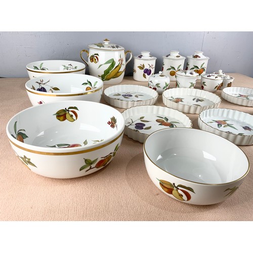 176 - QUANTITY OF ROYAL WORCESTER EVESHAM TABLEWARE INC GINGER JAR, 3 FRUIT BOWLS, 3 TEA CADDIES, FLAN DIS... 