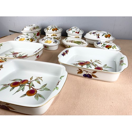 179 - QUANTITY OF ROYAL WORCESTER EVESHAM PATTERN OVAL TUREENS & 3 LARGE SERVING DISHES