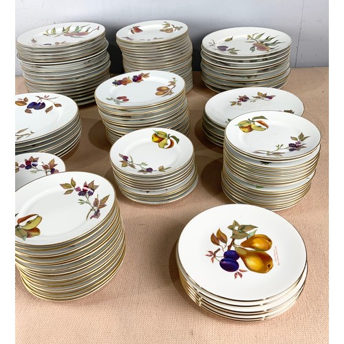 181 - HUGE AMOUNT OF ROYAL WORCESTER EVESHAM PATTERN PLATES INC DINNER & SIDE PLATES