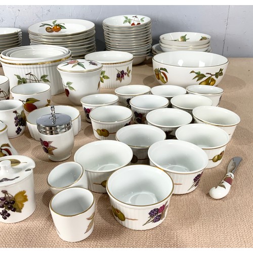 182 - LARGE AMOUNT OF ROYAL WORCESTER EVESHAM  INC  BOWLS , SERVING DISHES , CONDIMENTS ETC