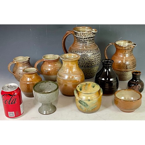 206 - 4 WINCHCOMBE POTTERY JUGS, 4 WINCHCOMBE POTTERY VASES, A SUGAR BOWL, A LIDDED POT AND GOBLET