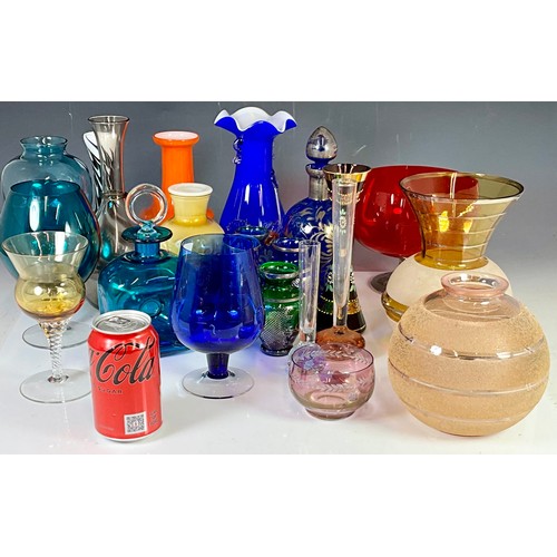 235 - COLLECTION OF MIXED COLOURED GLASSWARE