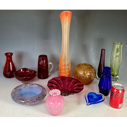 232 - QTY. MISC. STUDIO AND OTHER GLASSWARE INC. ALUM BAY, STRATHERN, CAITHNESS, T.V.G. ETC.