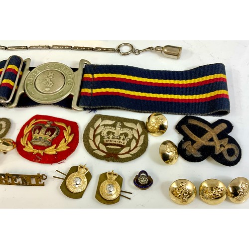 451 - MILITARY INTEREST, A REME STAPLE BELT, REME SHOULDER BADGE,  CAP BADGE, VARIOUS TUNIC BUTTONS, CLOTH... 