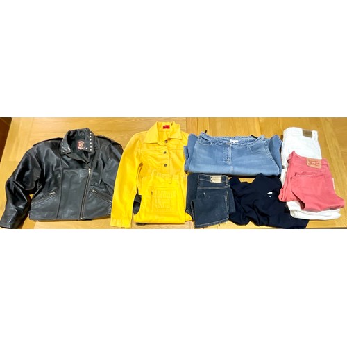 466 - A COLLECTION OF VINTAGE CLOTHING INCLUDING MISS LEVI 1970'S YELLOW FLARED JEANS AND JACKET SIZE 8-10... 