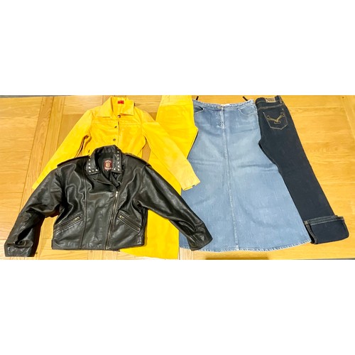 466 - A COLLECTION OF VINTAGE CLOTHING INCLUDING MISS LEVI 1970'S YELLOW FLARED JEANS AND JACKET SIZE 8-10... 