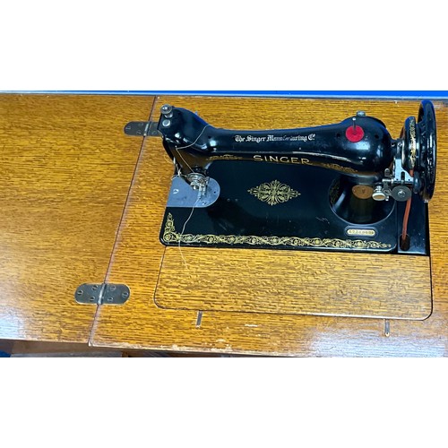 482 - SINGER SEWING MACHINE IN CABINET T/W A CASED NEW HOME SEWING MACHINE