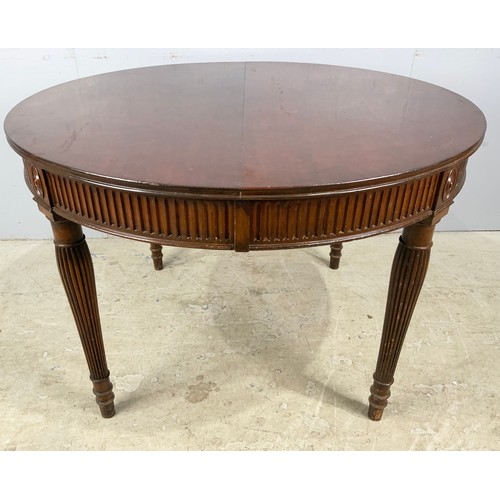 645 - OVAL EXTENDING DINING TABLE WITH FLUTED LEGS WITH 3 LEAVES 212cm x 107cm