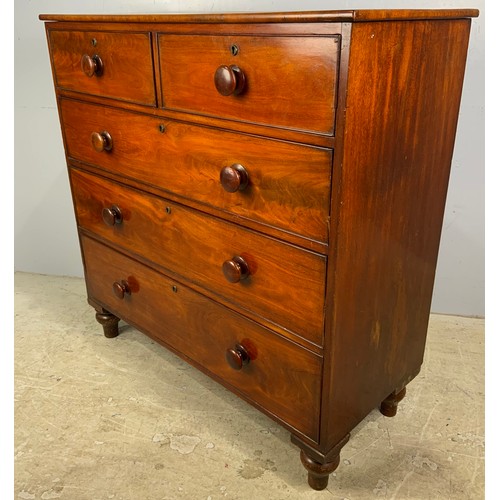 565 - MAHOGANY CHEST OF 2 OVER 3 DRAWERS ON TURNED FEET WIDTH 106cm