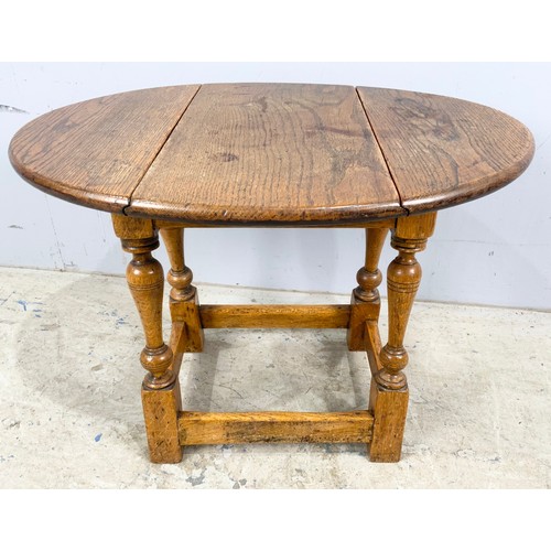 531 - OAK DROP LEAF STOOL/TABLE