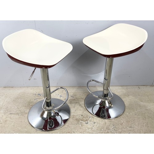 672 - PAIR OF KITCHEN STOOLS