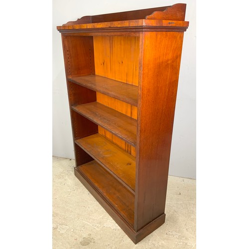 571 - MAHOGANY SET OF BOOK SHELVES / CASE WITH AJUSTABLE SHELVES WIDTH 94cm. 141cm TALL