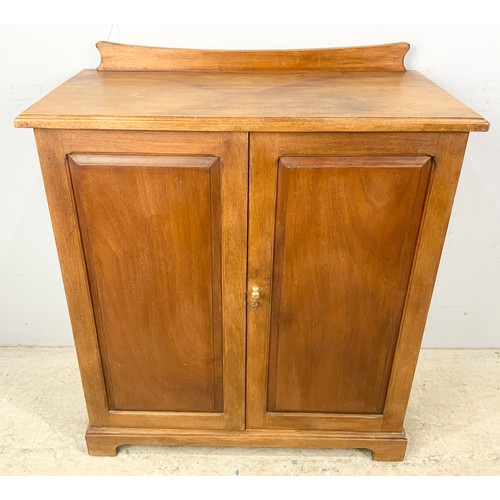 607 - MAHOGANY 2 DOOR CABINET / CUPBOARD WIDTH 77cm