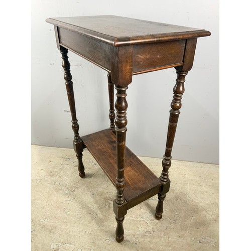 527 - EARLY 20TH CENTURY 2 TIER OAK STAND/ WHAT NOT WITH TURNED SUPPORTS, APPROX. 68cm