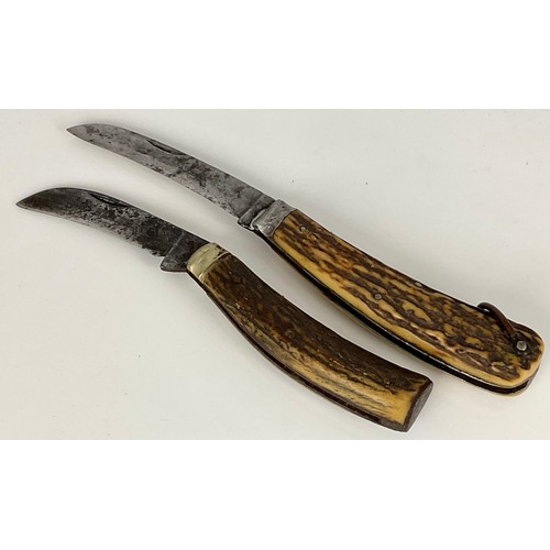 68 - BEACH, SALISBURY FOLDING HORN HANDLED KNIFE, SAYNOR HORN HANDLED FOLDING KNIFE AND ONE OTHER SIMILAR