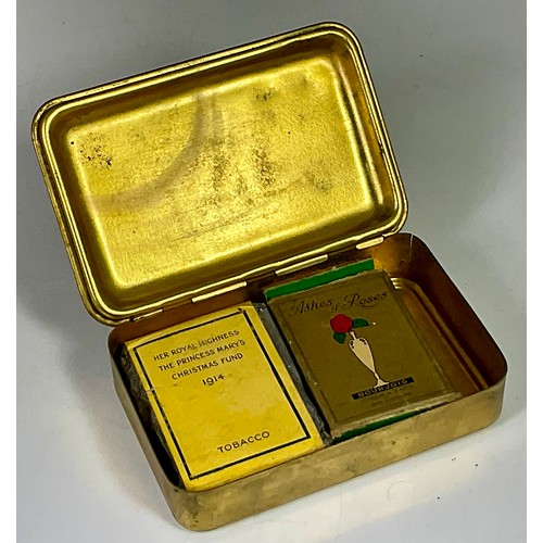 91 - A WWI QUEEN MARY CHRISTMAS 1914 TIN CONTAINING TOBACCO IN ORIGINAL PACKAGING AND ASHES OF ROSES PERF... 