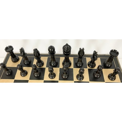 109 - NORTHERN UPRIGHT OR EDINBURGH PATTERN LARGE SCALE CHESS SET, POSSIBLY BY JAQUES, KING APPROX. 14 cm ... 