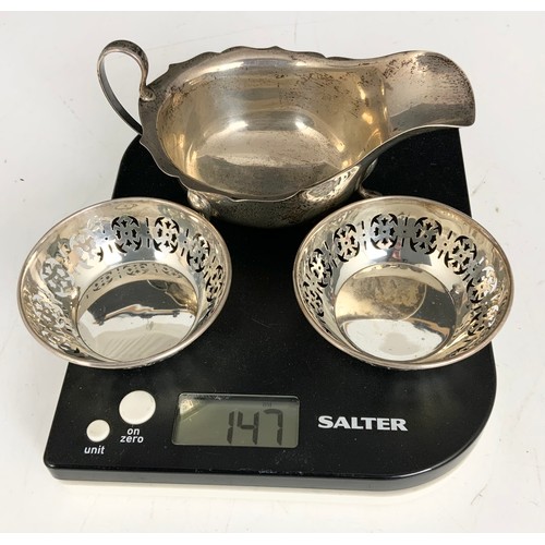 175 - CASED PAIR OF HALLMARKED SILVER PIERCED DISHES WITH A HALLMARKED SILVER SAUCE BOAT 147g