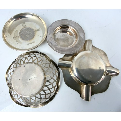 216 - 4 HALLMARKED SILVER DISHES / ASH TRAYS 257g