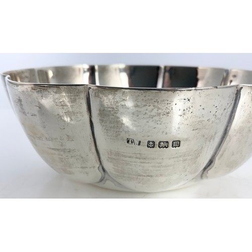 228 - LOBED SILVER BOWL, APPROX. 13cm dia. 224g