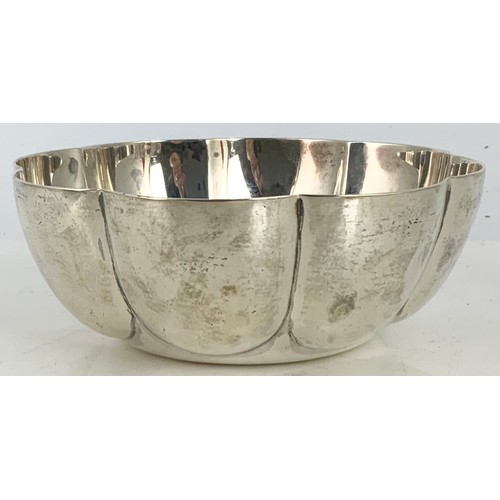 228 - LOBED SILVER BOWL, APPROX. 13cm dia. 224g