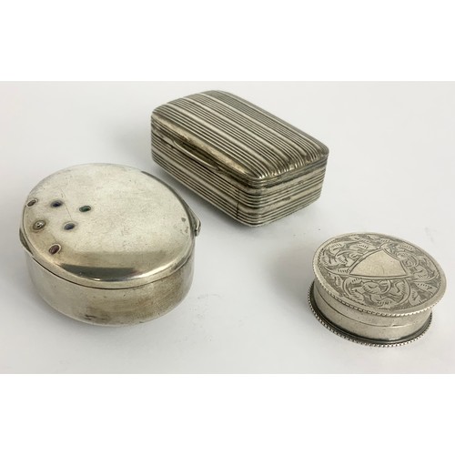 241 - OVAL SHAPED SNUFF MARKED 930, RECTANGULAR SNUFF/VINAIGRETTE AND A SILVER PATCH POT