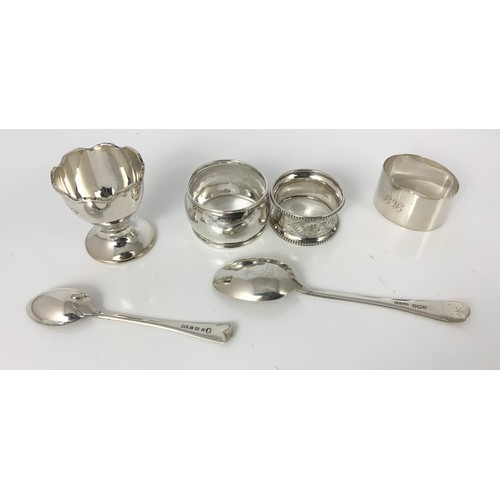 152 - SILVER SERVIETTE RINGS, EGG CUP AND 2 SILVER TEA SPOONS, APPROX. 110g