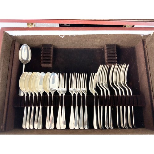 357 - CANTEEN OF SILVER CUTLERY APPROXIMATELY 2860 GRAMS WITHOUT KNIVES