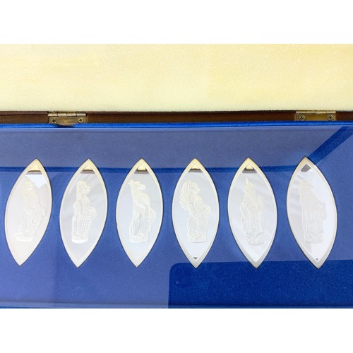 382 - A BOXED SET OF TEN STERLING SILVER LOZENGE SHAPED INGOTS TITLED 'THE QUEENS BEASTS' WITH BOOKLET IN ... 