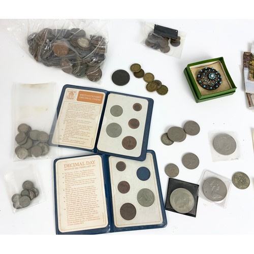 390 - COINS INC 3d, SIXPENCE’S, 2 FORDE £1 NOTES, POSTCARDS & A BROOCH