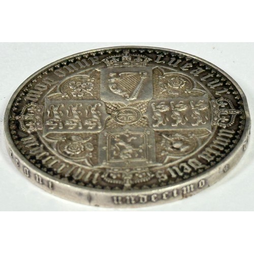 400 - 1847 GOTHIC CROWN, APPROX. 28.4g